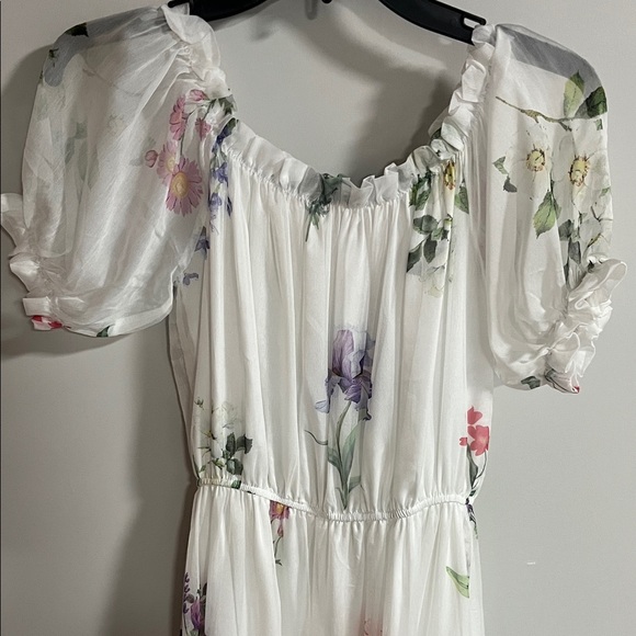 Chicwish White Floral Maxi Dress - Picture 4 of 5